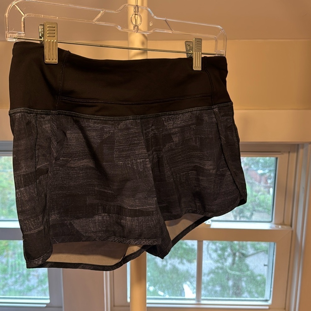 Lululemon Run Speed Short 4-way Stretch, Size 4 - Picture 2 of 5